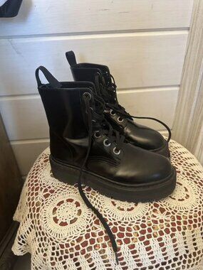 Women’s high boots good condition